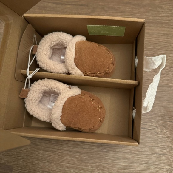 Bearpaw Real Leather Baby Slippers Size 0-6 Months - Picture 5 of 7